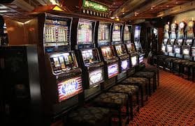Pusat data rajacuan slot dengan server dan sistem keamanan berlapis